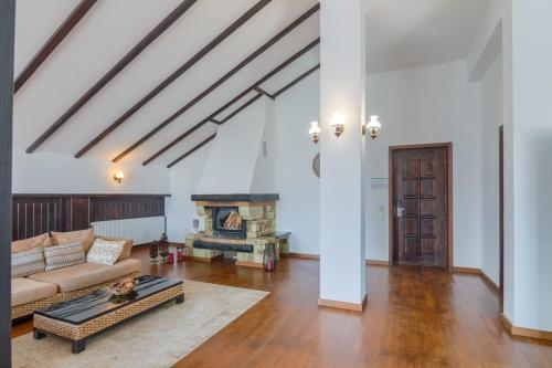 Ruang duduk di Transylvanian Inn