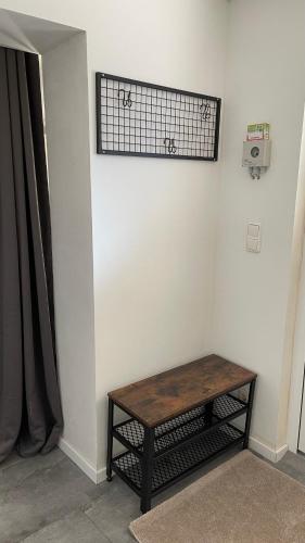 a coffee table in a room with a white wall at OASE im grünen Hinterhof, EG, Ruhe, Terrasse, Carport, free PayTV, Kaffee&Tee, Fahrräder in Duisburg