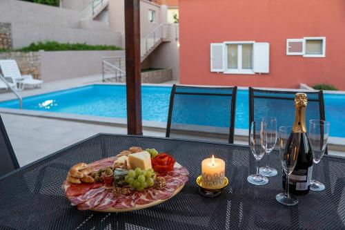 Kolam renang di atau dekat dengan Villa MEDITERRANO Pool & Tavern Mostar