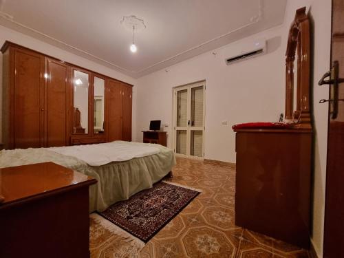 a bedroom with a bed and a dresser in it at Casa Garri' Sciconi di Briatico in Briatico