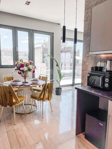 Cucina o angolo cottura di Royalty Suites Psyrri