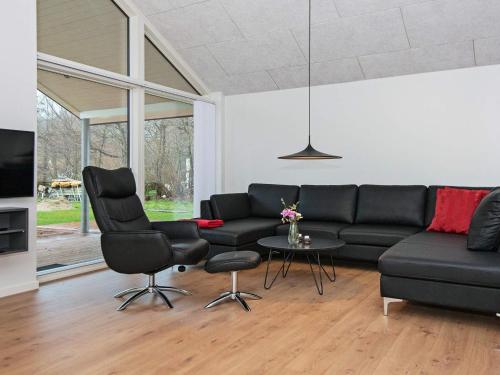 Prostor za sedenje u objektu 10 person holiday home in Ebeltoft