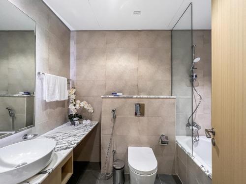 Koupelna v ubytování Luton Vacation Homes - Damac Paramount Midtown Business Bay Dubai - 37AB09