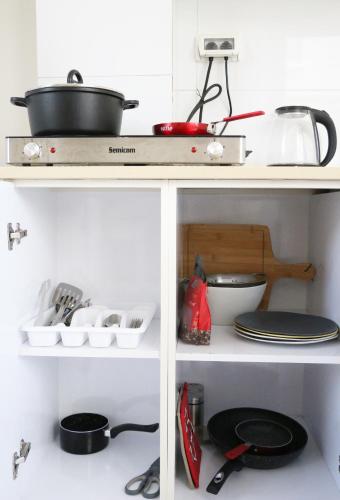 Una cocina o cocineta en Modern and spacious apartment in downtown