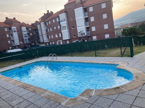 a swimming pool in the backyard of a apartment at La casita de voto in Bádames