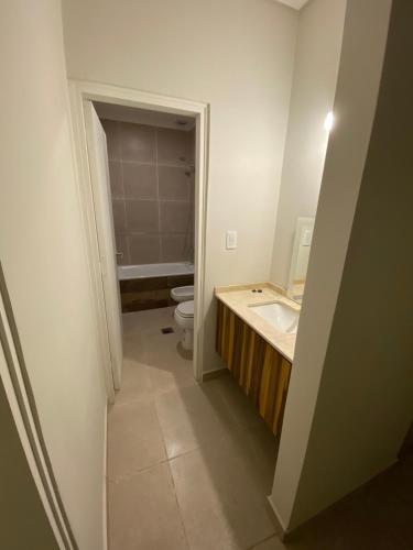 Vonios kambarys apgyvendinimo įstaigoje Ocean Apartments