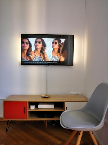 Fotografia z galérie ubytovania Le soleil, appartement moderne centre ville, belle vue avec place de parking privée v destinácii Aix-les-Bains
