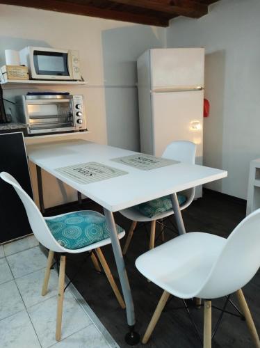 Dapur atau dapur kecil di Monoambiente con Entrepiso