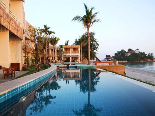 Swimming pool sa o malapit sa Bari Lamai Resort