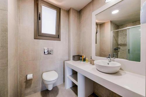 A bathroom at Villa Nikos Olivestone by Villa Plus