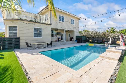 The swimming pool at or close to UPSCALE MANSION IN THE HEART OF MIAMI WITH POOL