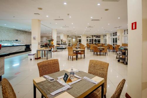 a dining room with tables and chairs in a restaurant at Sauipe Resorts Ala Terra - All Inclusive in Costa do Sauipe