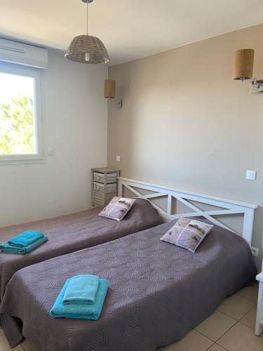 Ένα ή περισσότερα κρεβάτια σε δωμάτιο στο Villa 4 à 6 personnes dans résidence avec piscines proche plage