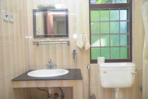 Un baño de Chitwan Paradise Hotel