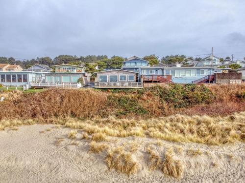a row of houses on a beach with a sand field at Sea-Esta in Lincoln City