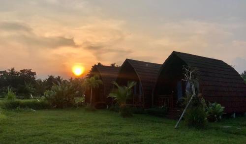 Matahari terbit atau terbenam yang dilihat dari rumah tamu ini atau berdekatan
