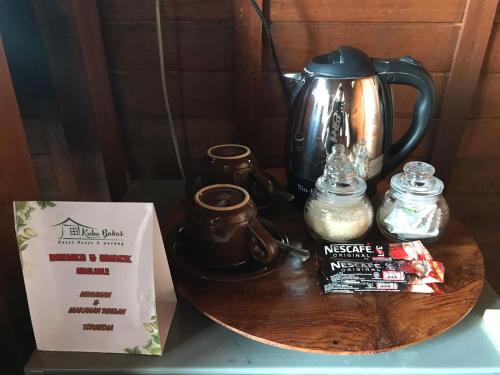 Kemudahan buat kopi dan teh di Kubu Bakas Guest House