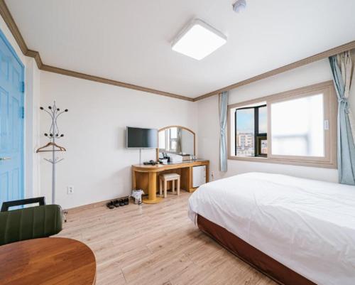 Gallery image of Top Island Hotel in Jeju
