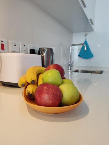 a bowl of fruit sitting on a kitchen counter at Your Four Seasons in Boğaz