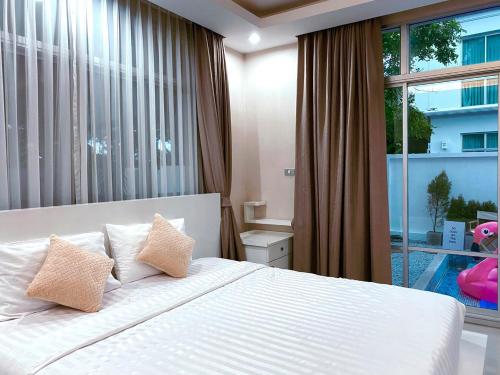 מיטה או מיטות בחדר ב-Malibu Pool Villa Pattaya