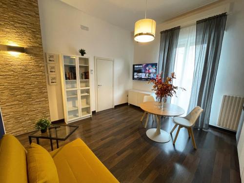 a living room with a yellow couch and a table at Residence Petrone in Foggia