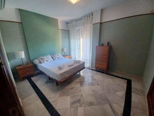 A bed or beds in a room at Del Parque Flats Paraiso Beach
