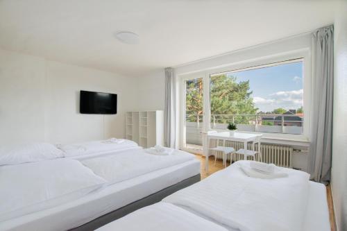Ένα ή περισσότερα κρεβάτια σε δωμάτιο στο RAJ Living - 1 or 3 Room Apartments with Balcony - 20 Min Messe DUS & Airport DUS