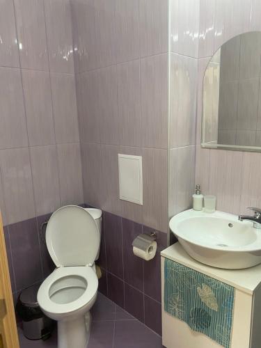 Bilik mandi di Golden Sea View Apartments