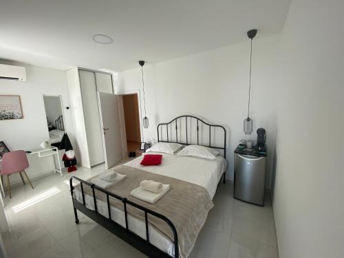 a bedroom with a bed with two towels on it at Litore in Pula