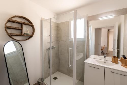 Kúpeľňa v ubytovaní Mari - Appt tout confort 150m de la plage