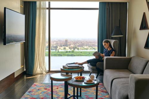 Posezení v ubytování Holiday Inn & Suites - Cairo Maadi by IHG