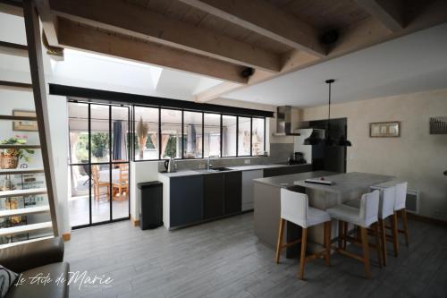 Dapur atau dapur kecil di Le gîte de Marie