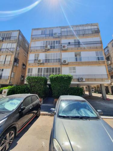 Imagen de la galería de Ezore Yam Apartmens - Elmali'akh St. 4, en Bat Yam