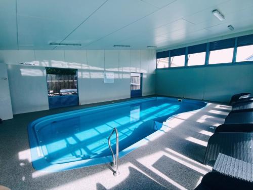 Captains Cove 1st Floor Spa Luxury Apartments - Free Netflix tesisinde veya buraya yakın yüzme havuzu