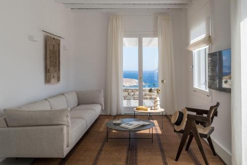 Et sittehjørne på Mykonos Esti Luxury Villas