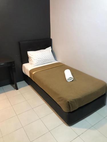 a bed with a computer mouse sitting on top of it at D LAYARAN KUANTAN LPT Exit 833 in Kuantan
