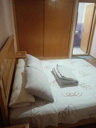 Postel nebo postele na pokoji v ubytování Home calme - بيت الهدوء