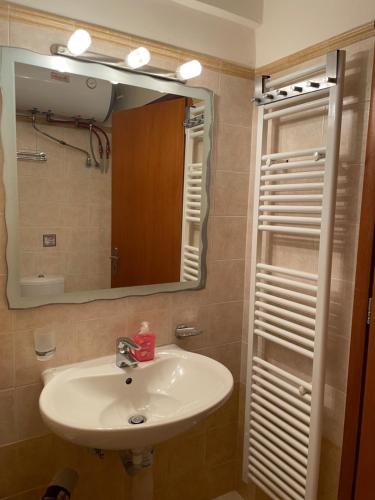 Ванная комната в Dais Apartments