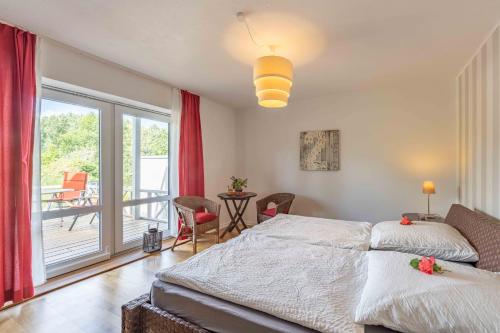 Postel nebo postele na pokoji v ubytování SEASIDE APARTMENTS - BOATHOUSE