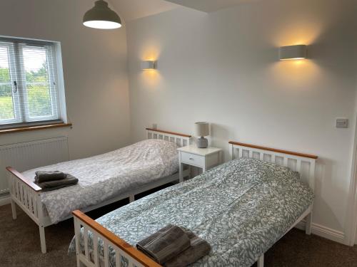 מיטה או מיטות בחדר ב-Beautiful Countryside Home