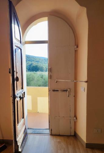 an open door in a room with a window at Agriturismo Ristorante Monte Argentario in Monte Argentario