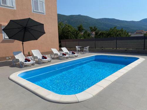 Apartments Ukić with a large outdoor swimming pool