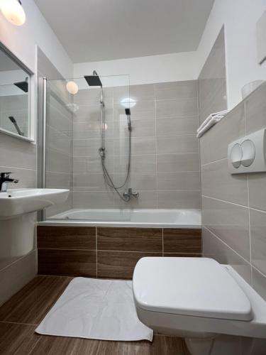 Kúpeľňa v ubytovaní B 205, apartments in the heart of the Jewish quarter