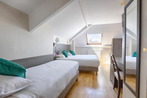 Cama o camas de una habitación en Hôtel Le Beaugency