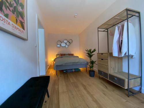 מיטה או מיטות בחדר ב-SCHLOSS & ALTSTADT - Modern & Stylish für 6 Küche