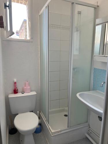Koupelna v ubytování studio Gare beauvoisine parking gratuit
