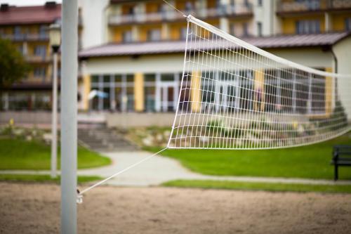 a volleyball net in front of a building at Hotel ***NAT Sarbinowo in Sarbinowo