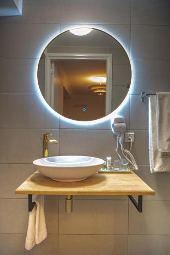 a bathroom with a sink and a mirror at The Velvet Lodge in The Hague