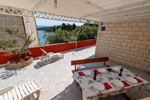 Apartments Siri, 1 min walk to the beach