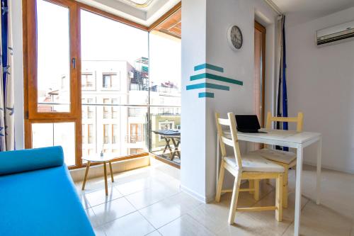 Balcon ou terrasse dans l'établissement Modern Studios - Meters away from the beach